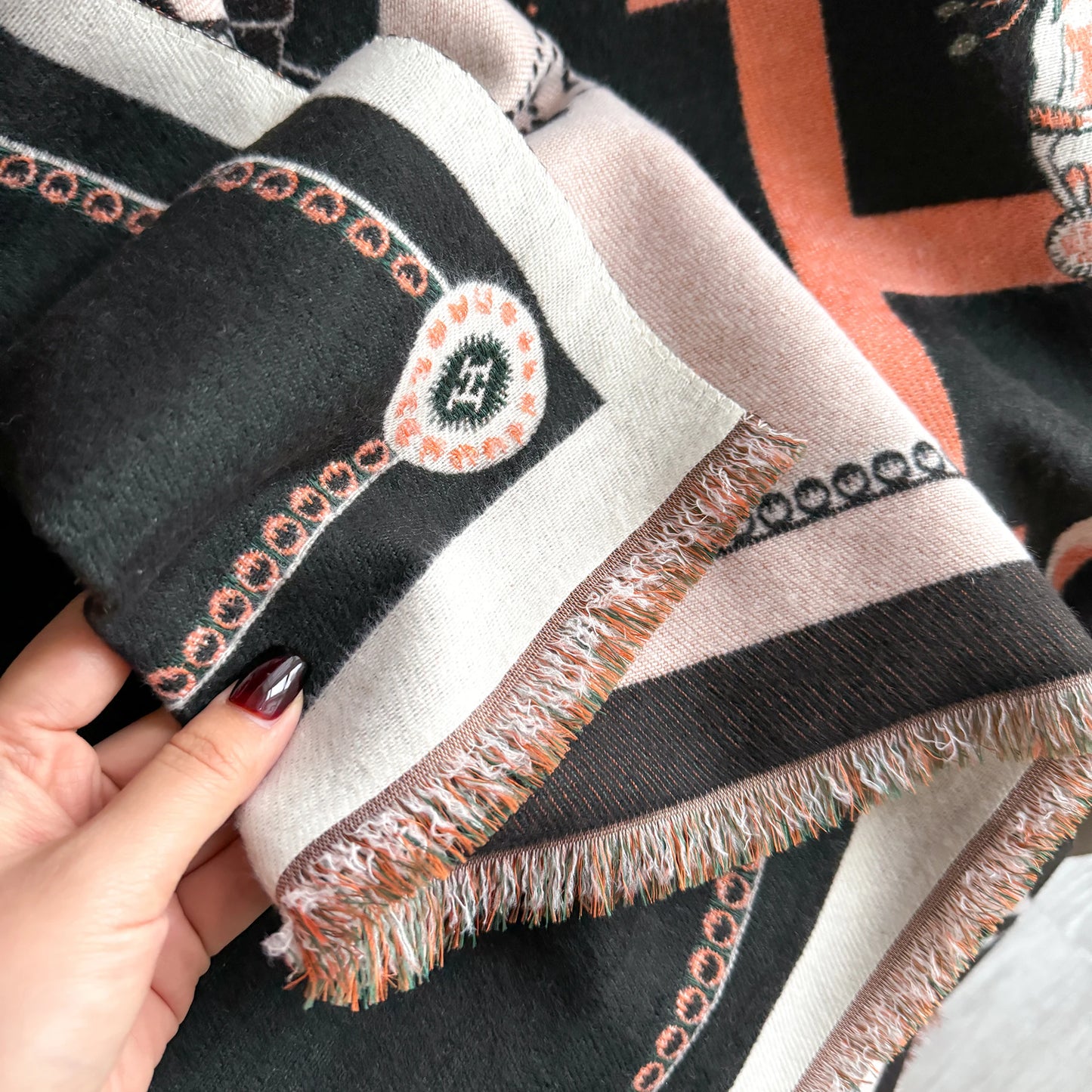 Luxury Winter Cashmere Scarf Women 2025 Design Warm Pashmina Blanket Poncho Scarves Female Carriage Shawl Thick Foulard Bufanda